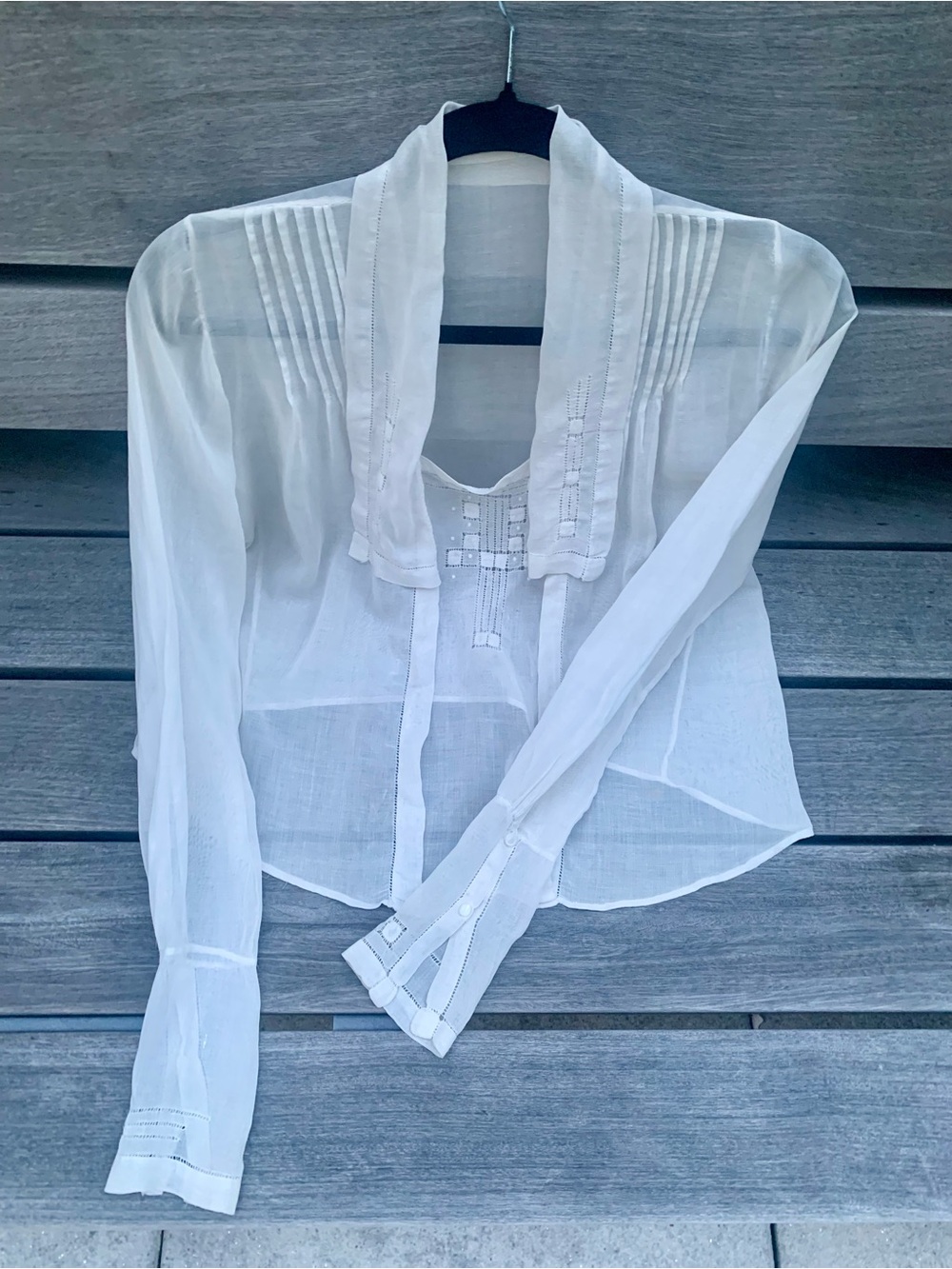 ⭐️White Linen Vintage Delicate Blouse With Unique Embroidery⭐️